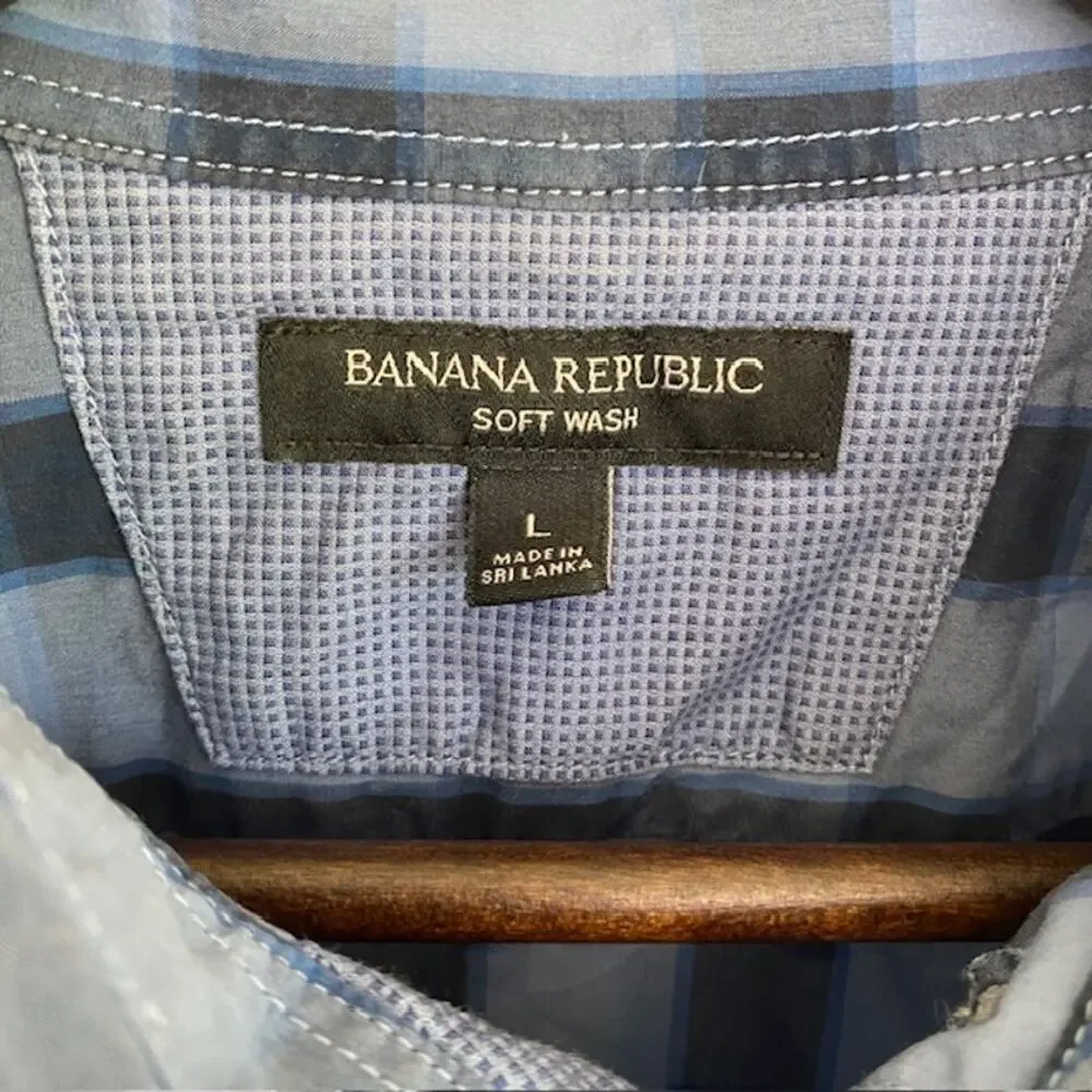 Banana Republic Navy and Blue Plaid Soft Wash Button Down - Large